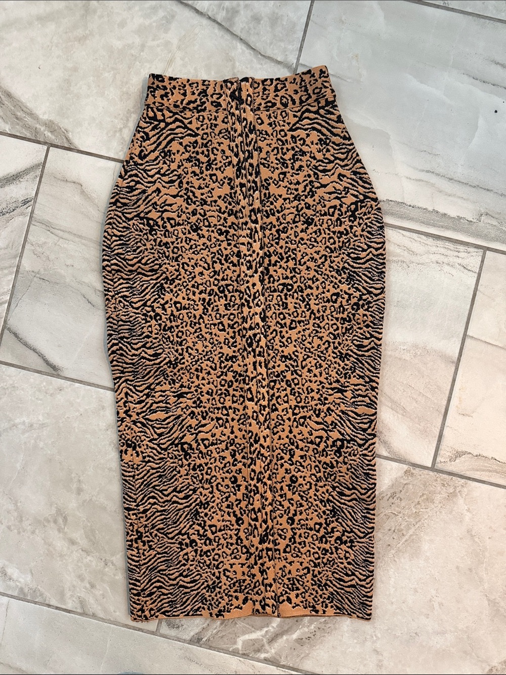 House of London Leopard pencil skirt - Picture 3 of 4
